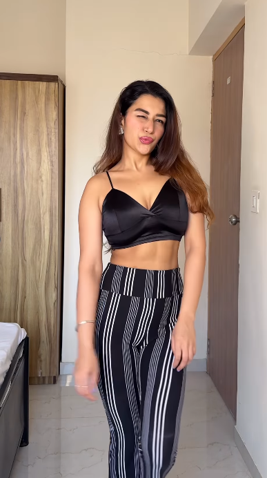 Dhruvi nanda hot 