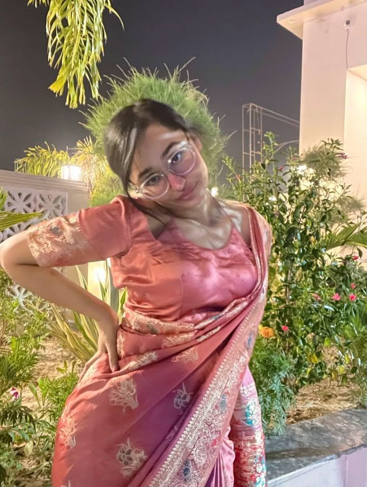Kajal pandey Sexy pose