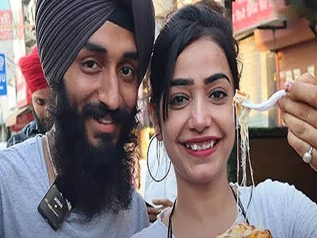 kulhad pizza couple 